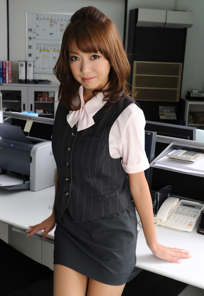 办公室短裙制服美少妇秘书